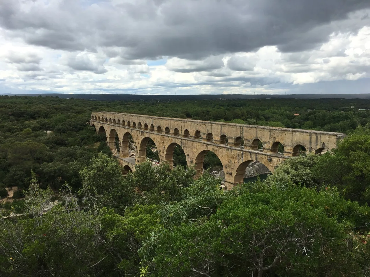 Le Pont du Gard et ses arches de pierre